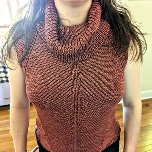 Rust, sleeveless sweater top,Sz Small